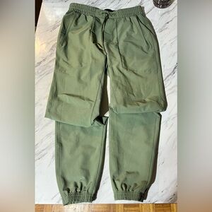 Lululemon Men's Olive Green nylon joggers Sz Small